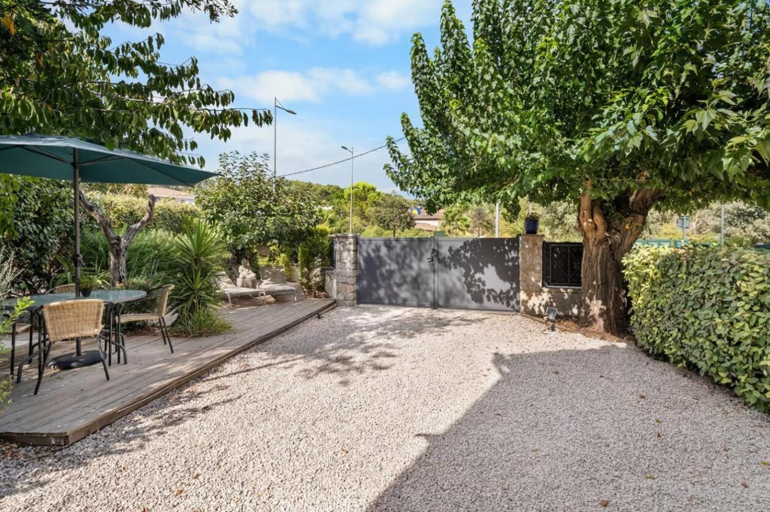 Studio Villa Nui Cuers Exterior photo